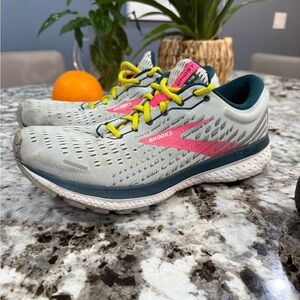 Brooks Ghost 13 Running Shoes woman’s size 9.5